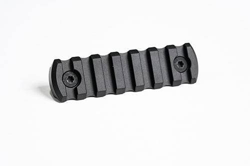Descubre el riel Picatinny WOOX M-LOK™ de aluminio: durabilidad Mil-Spec, ajuste preciso y acabado táctico mate para montar tus accesorios con confianza.